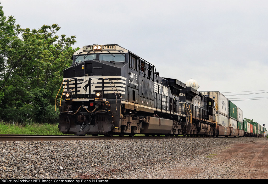 NS 4076 on 22X